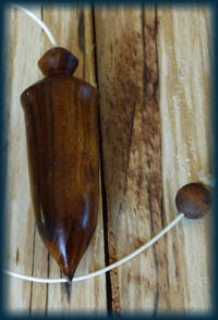 Pendule de radiesthésie en bois de cytise